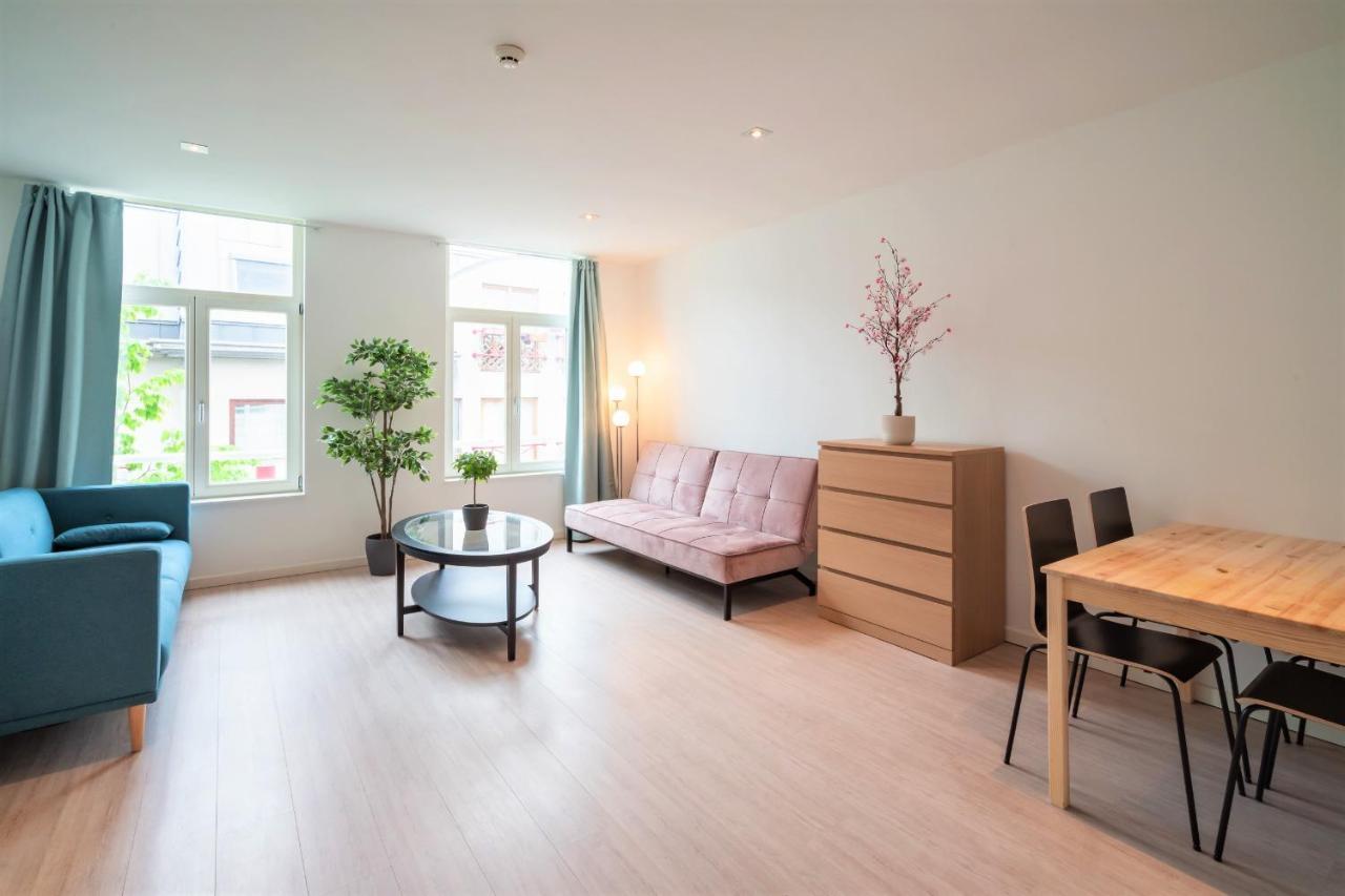 The Fashion Street Apartment *